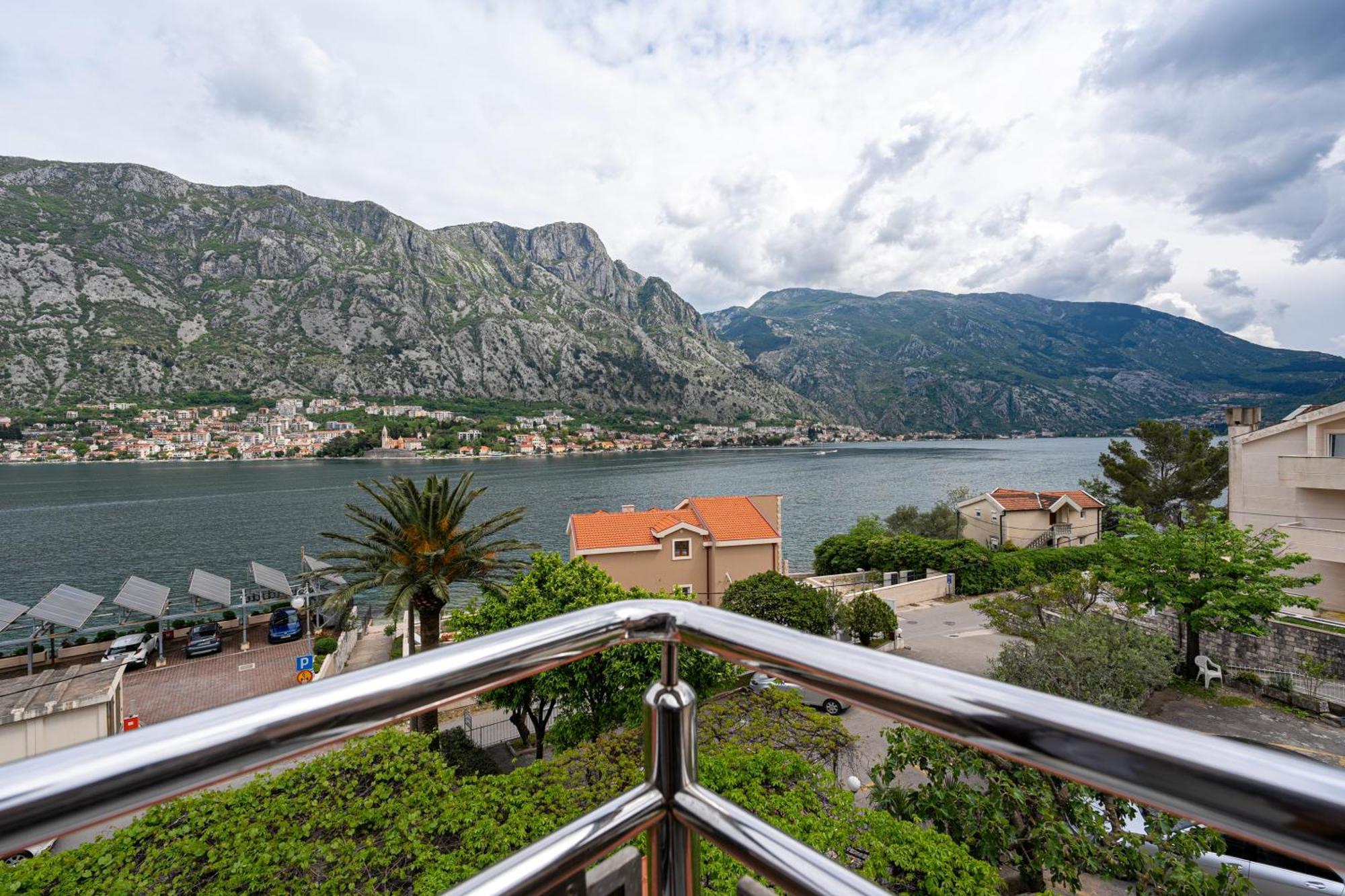 Hotel Bokeljski Dvori Kotor Exterior foto