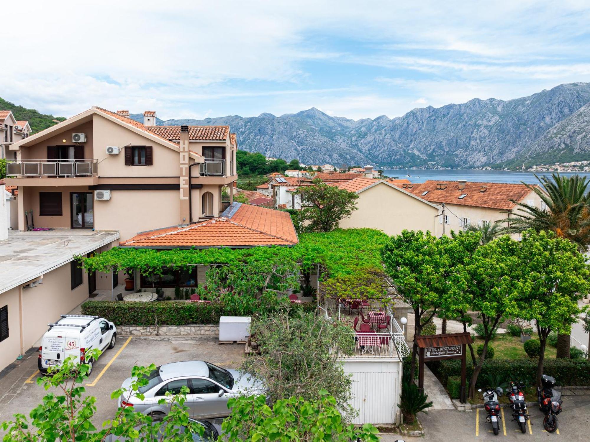 Hotel Bokeljski Dvori Kotor Exterior foto