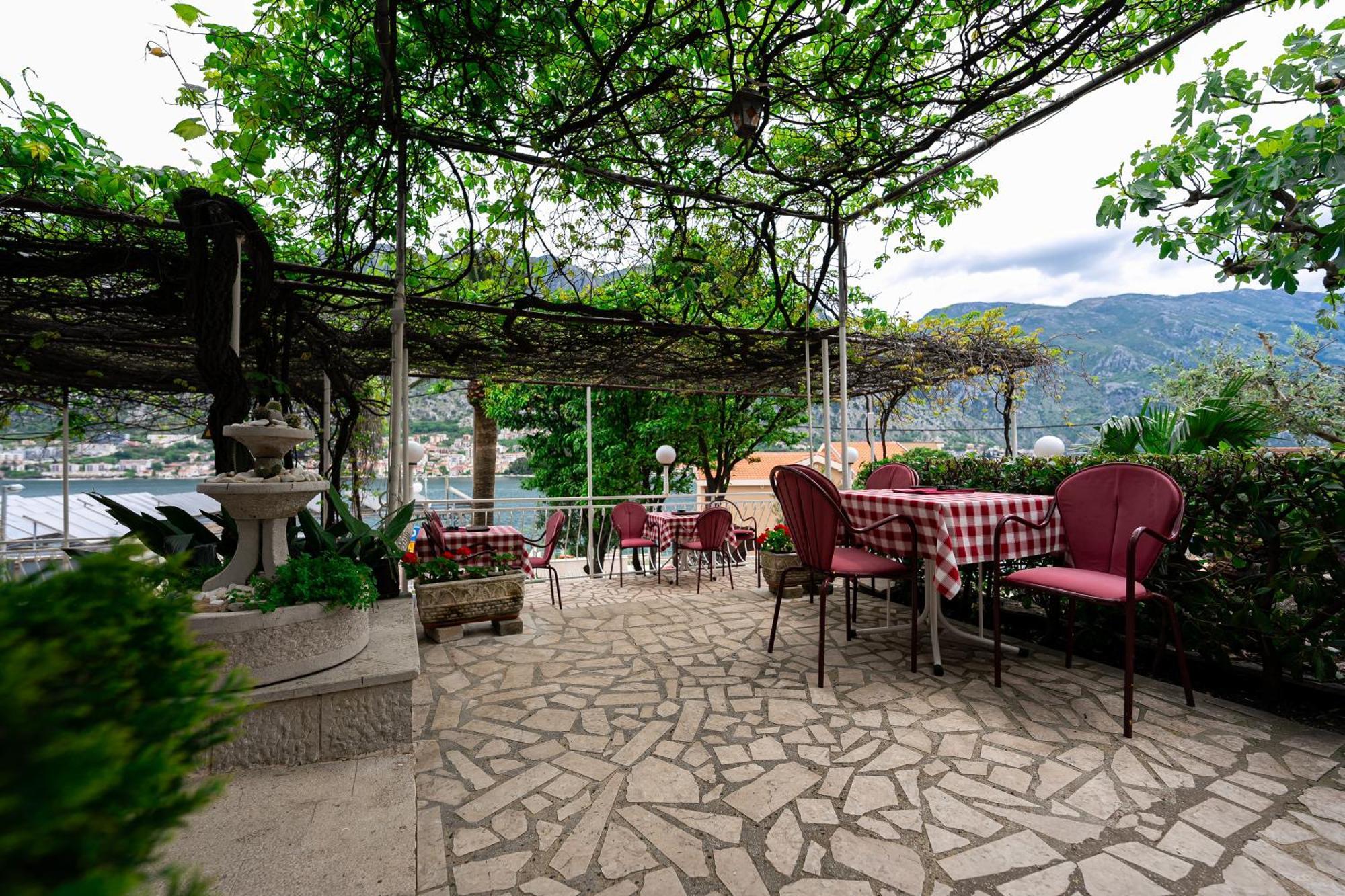 Hotel Bokeljski Dvori Kotor Exterior foto