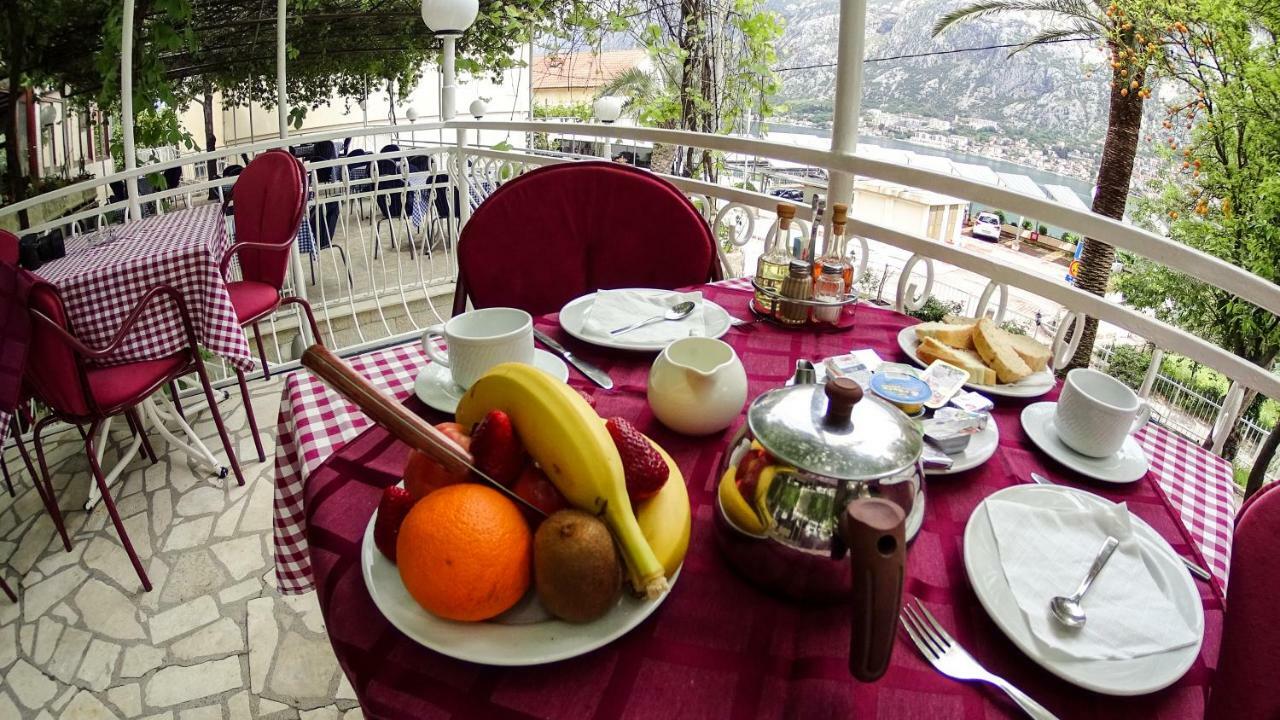 Hotel Bokeljski Dvori Kotor Exterior foto